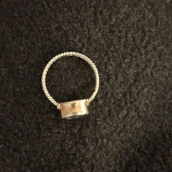 Iolite Solitaire Ring - Picture 4 of 7